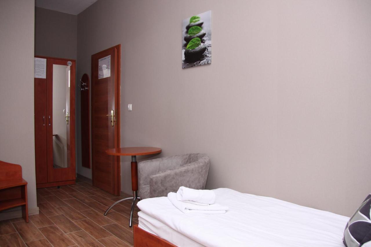 Hotel Przylesie Sieroslaw  Exterior photo