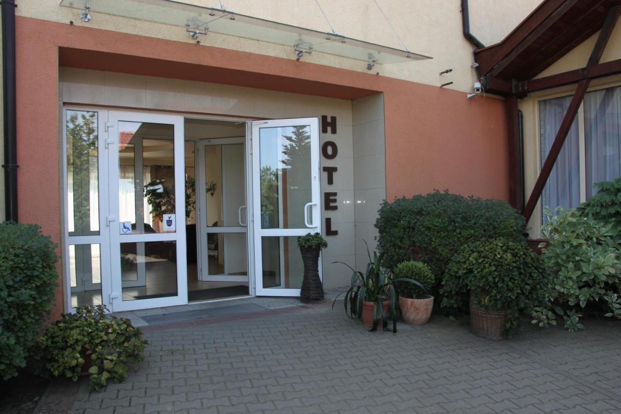 Hotel Przylesie Sieroslaw  Exterior photo